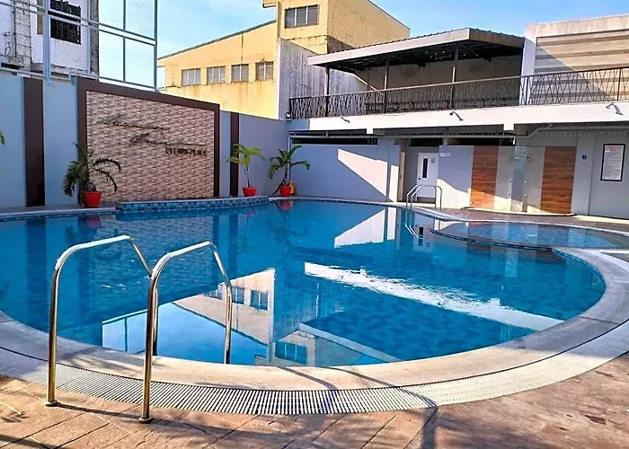 Malabon Grand And Events Place 호텔 3*